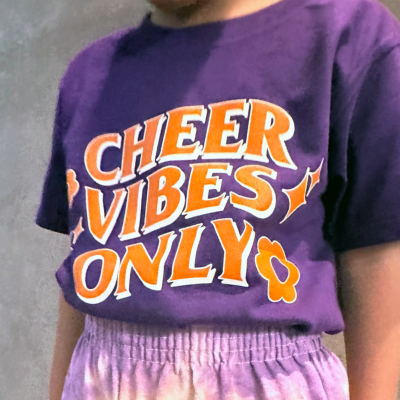 HelloCheers オリジナルTシャツ VIBES サングリア｜チア用品専門